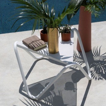 Table d'appoint Vogue micro-perforée LAFUMA MOBILIER - 3 coloris