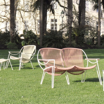 Loveuse canapé de jardin Oniriqua Boqa - 28 coloris structure noire ou blanche