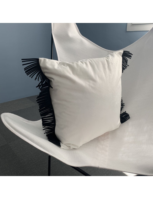 Coussin Unizo Pôdevache peau de pêche carré 45x45cm franges