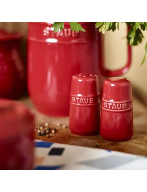 Salière et poivrière Staub en céramique rouge cerise 7cm