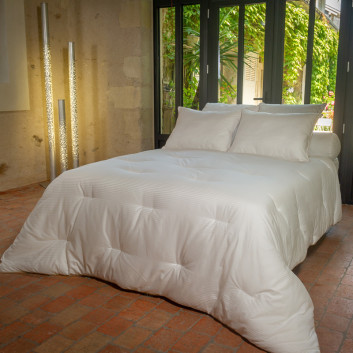 Couette LESTRA Fjord Grand Hôtel légère 150g/m² jumelable - 6 tailles