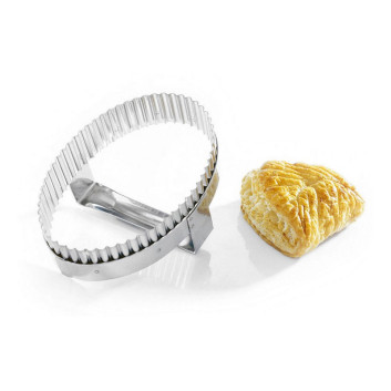 Découpoir MATFER chausson cannelé en inox 17cm