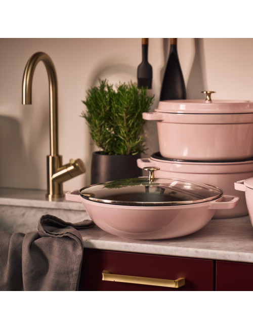 Wok STAUB Sorbet rose en fonte 30cm avec couvercle