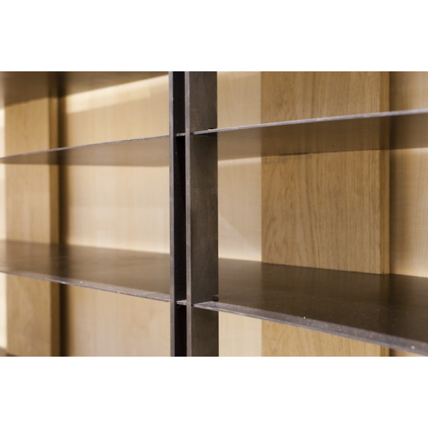 Bibliothèque en bois massif et métal